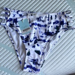 Cupshe bathing suit bottom. Tie dye print. High waist. Size M. NWT.